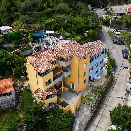 Apartmani I Soba Roberto I Mirjana Valun Exterior photo